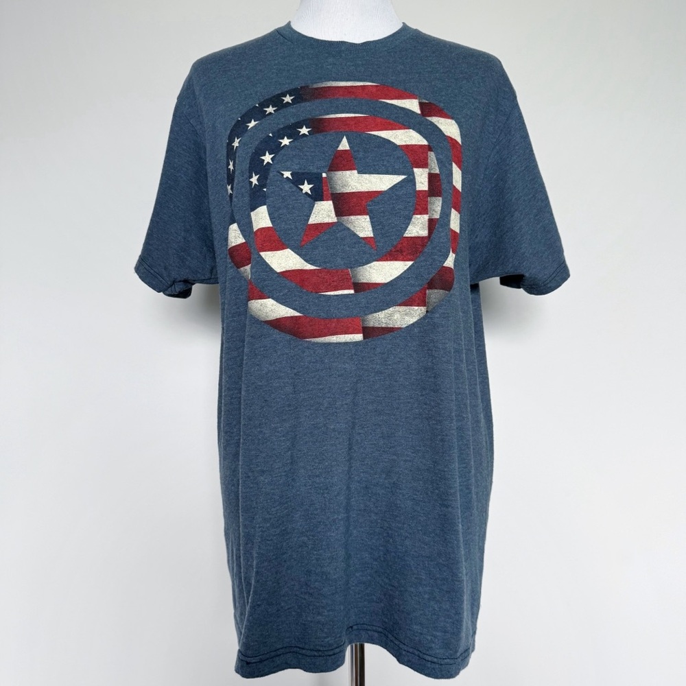 Marvel Captain America Shirt Mens Size Large TShirt Disney Avengers Disneyland
